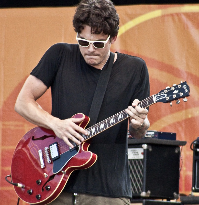 John Mayer prova a dare una risposta definitiva su come scegliere davvero le corde giuste per te e la tua chitarra.