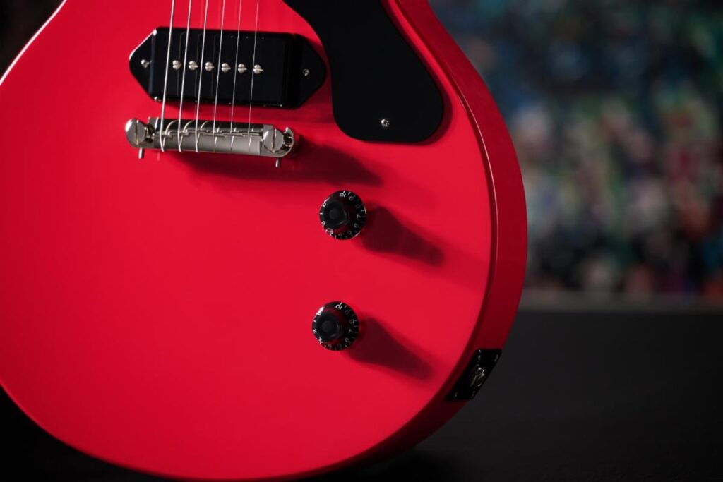 Epiphone presenta la nuova Billie Joe Armstrong Les Paul Junior Radiant Red, una Limited Edition che punta tutto su semplicità e attitudine.