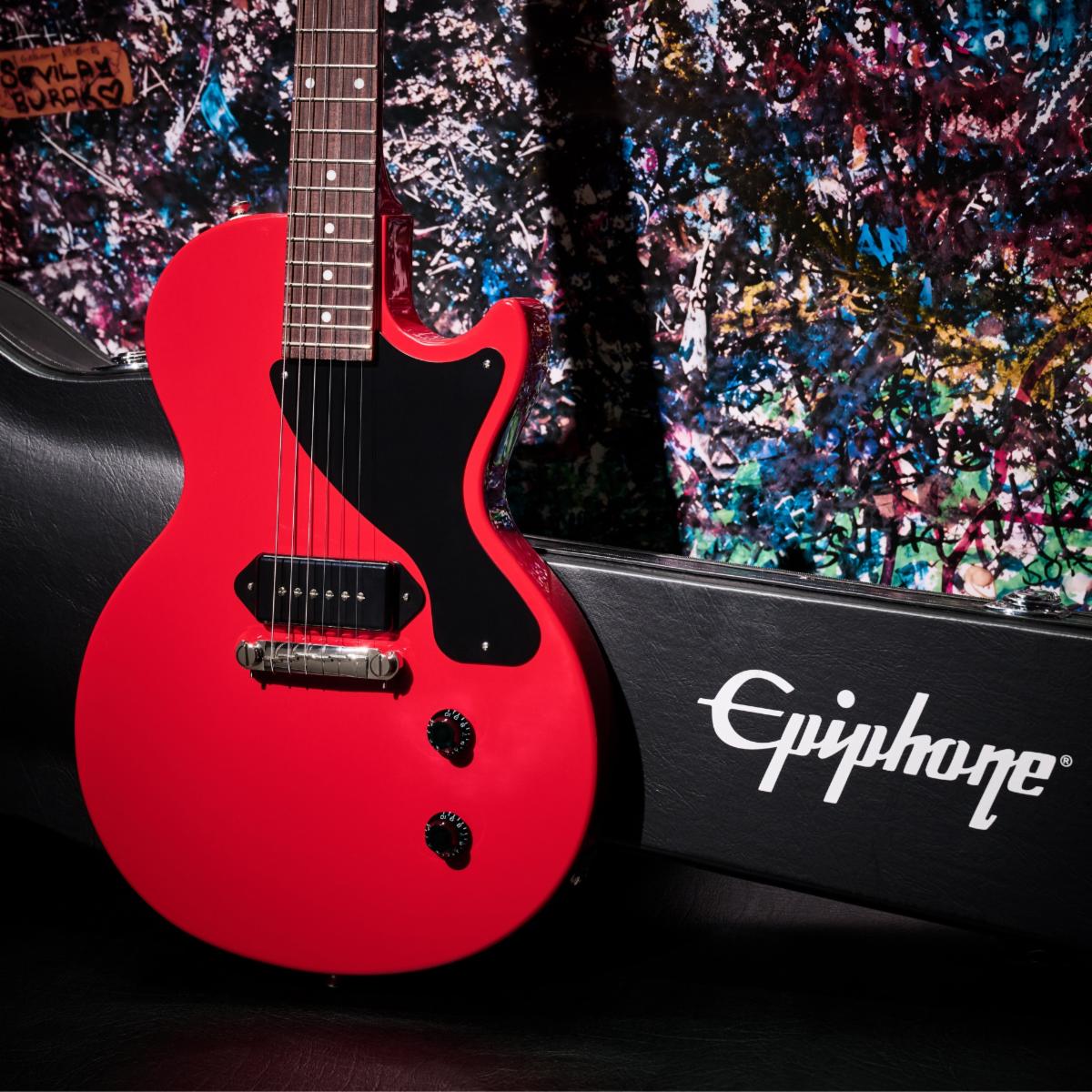 Epiphone presenta la nuova Billie Joe Armstrong Les Paul Junior Radiant Red, una Limited Edition che punta tutto su semplicità e attitudine.