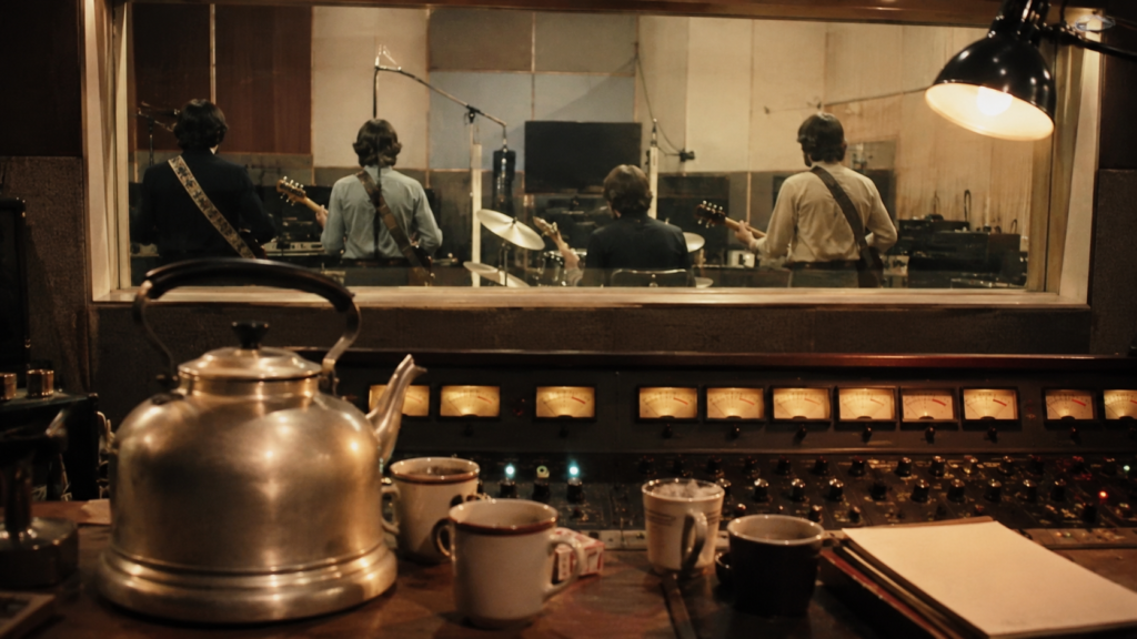 George Martin, i Beatles e il tè corretto scoperto vent'anni dopo: ecco la storia raccontata nella Anthology.