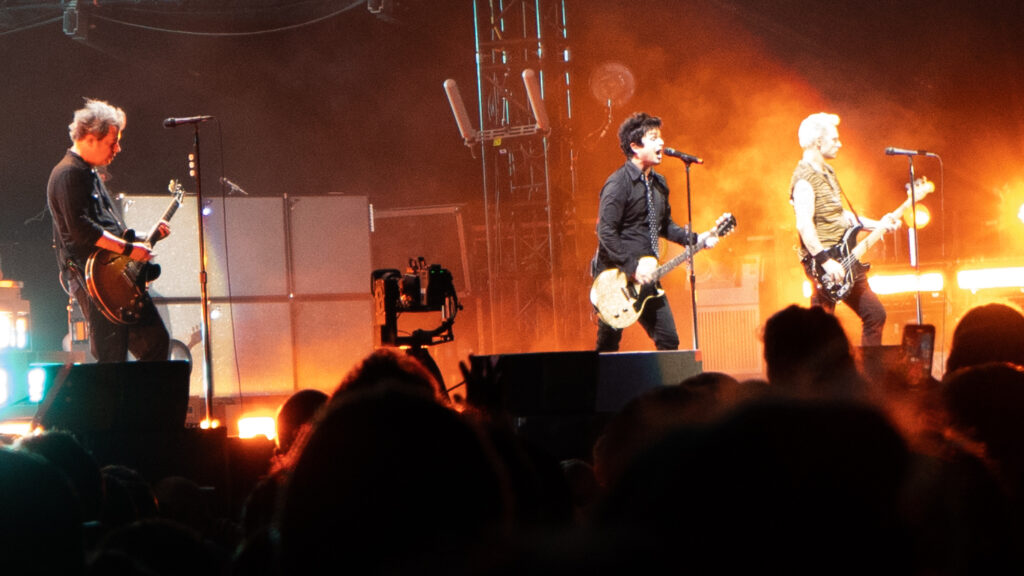 I Green Day hanno annunciato la soundtrack di Nimrods: 30 brani tra classici, live inediti e il nuovo singolo già disponibile.