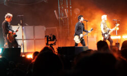 I Green Day hanno annunciato la soundtrack di Nimrods: 30 brani tra classici, live inediti e il nuovo singolo già disponibile.