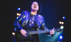 Oggi vi racconteremo di dieci canzoni in cui sorprendentemente figura come ospite il “Maestro” Steve Lukather