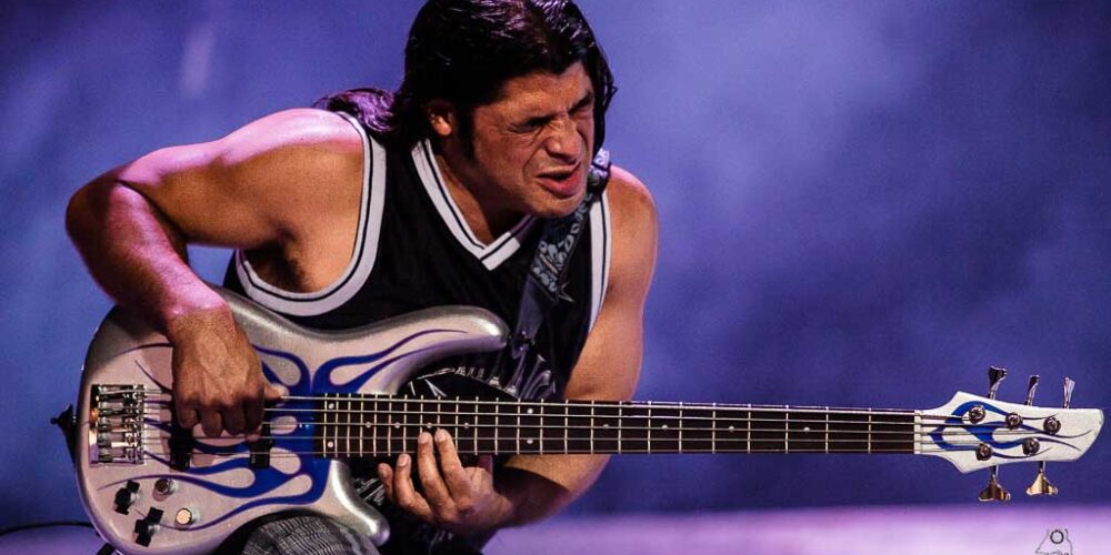 E se Robert Trujillo fosse uno dei musicisti più completi dei Metallica? Un vecchio video mostra una tecnica sorprendente in stile flamenco.