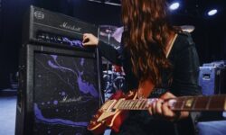 Marshall celebra 60 anni di Jimi Hendrix con Major V, Emberton III e uno Studio JMH Half Stack in edizione speciale.