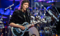 Ricordando l'incontro con gli ex membri della band nel 2025, Steve Hackett si apre sulla reunion dei Genesis.