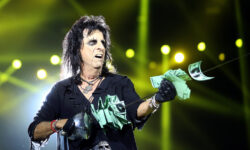 Alice Cooper rischiò di morire durante il numero dell'impiccagione a Wembley nel 1988. Il filo di sicurezza si spezzò.