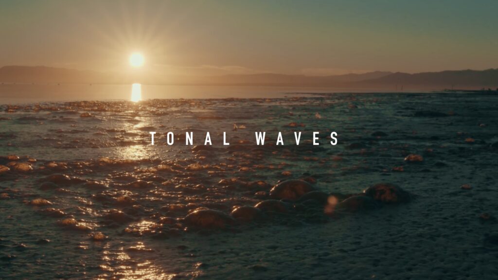 Da Rancho de la Luna a Sound City, Tonal Waves, il documentario di Kernom che racconta il rapporto tra suono, luoghi e ispirazione.