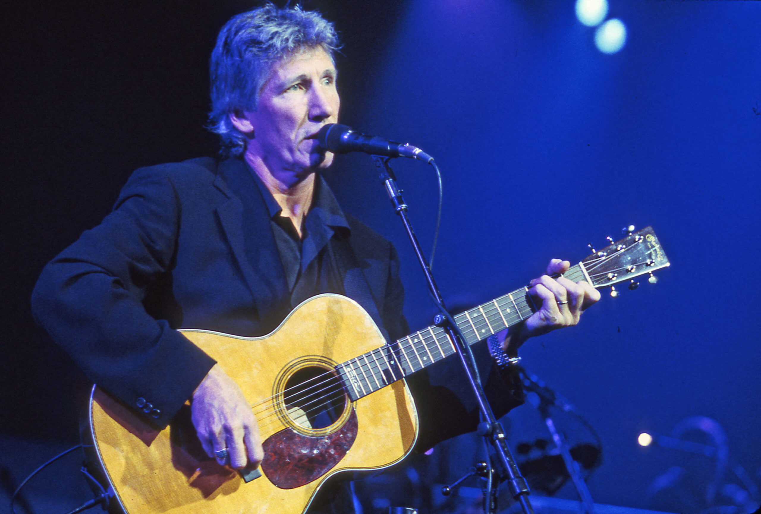 Roger Waters immortalato nel giugno 2000 sul palco dell’Universal Amphitheatre, Universal City, Los Angeles - © Alamy