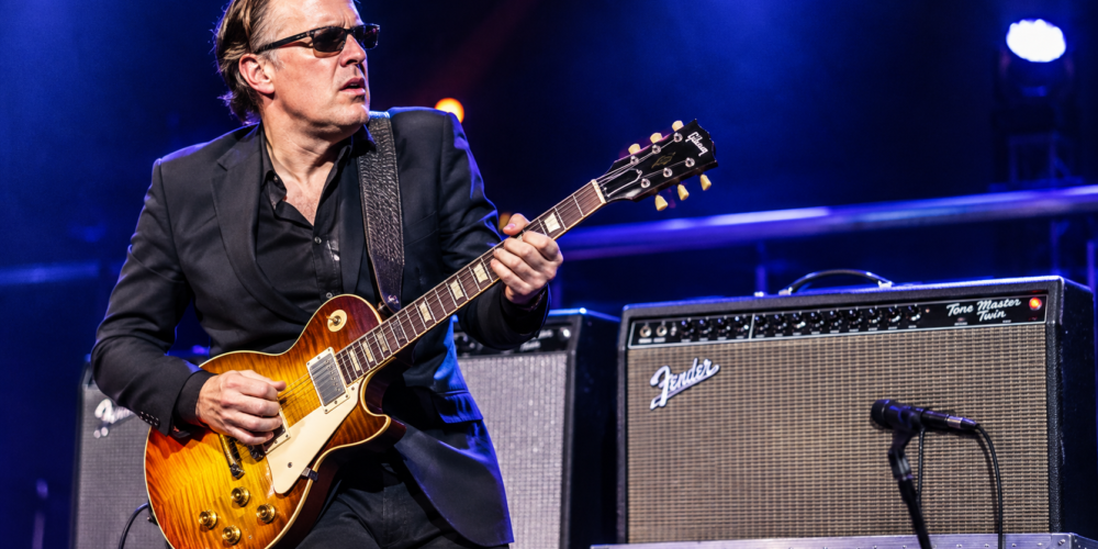Joe Bonamassa ha cambiato idea sugli amplificatori digitali dopo aver testato Fender Tone Master dal vivo. E spiega cosa lo ha convinto.
