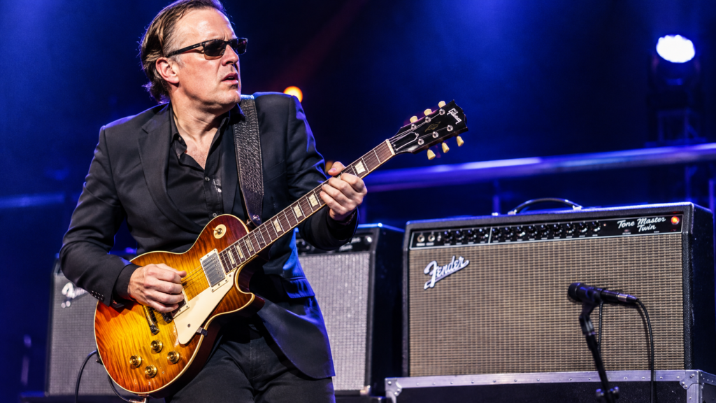 Joe Bonamassa ha cambiato idea sugli amplificatori digitali dopo aver testato Fender Tone Master dal vivo. E spiega cosa lo ha convinto.
