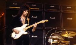 Ritchie Blackmore raccontò il segreto del suo suono e dei suoi amplificatori: Marshall fuori e Vox dentro.