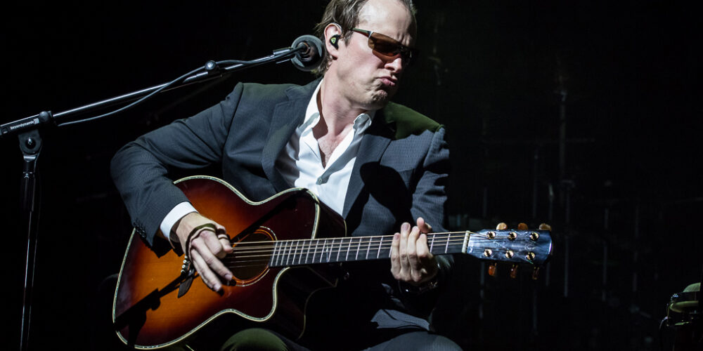 Dopo la 000 45 del 2024, Joe Bonamassa torna a collaborare con Martin per due nuove acustiche ispirate a una perla del 1937.