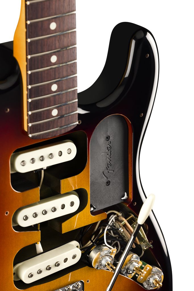 Fender presenta Silent System, un sistema passivo e senza batteria pensato per eliminare il classico hum dei single coil senza compromessi.
