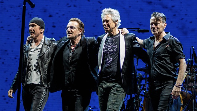 Silencio è il nuovo singolo degli U2 e segue Street of Dreams. Il brano è legato al nuovo album Carnaval de Luz.