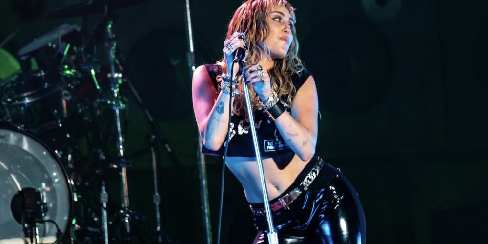 Miley cambia nome e annuncia un nuovo album con ospiti: il rock sarà il protagonista del nuovo progetto Bass Persuades?