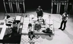 Robby Krieger, John Densmore e Bruce Botnick riaprono gli archivi dei Doors: il nuovo album live arriva il 23 ottobre.