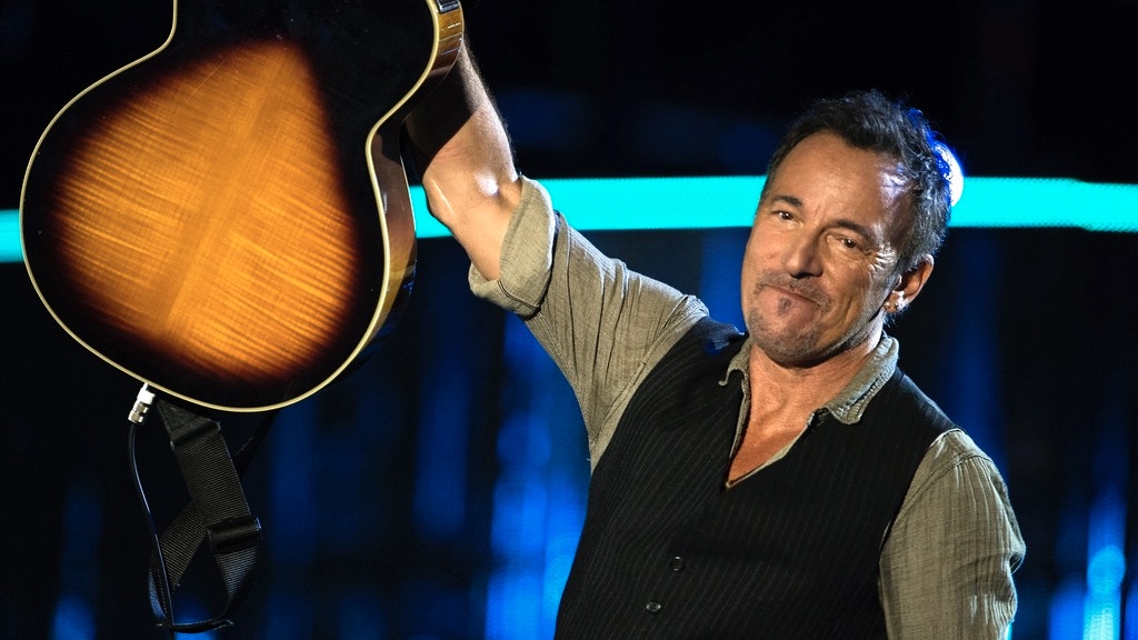 Bruce Springsteen ha spiegato perché il nuovo album già terminato dovrà aspettare: il secondo disco è più urgente.