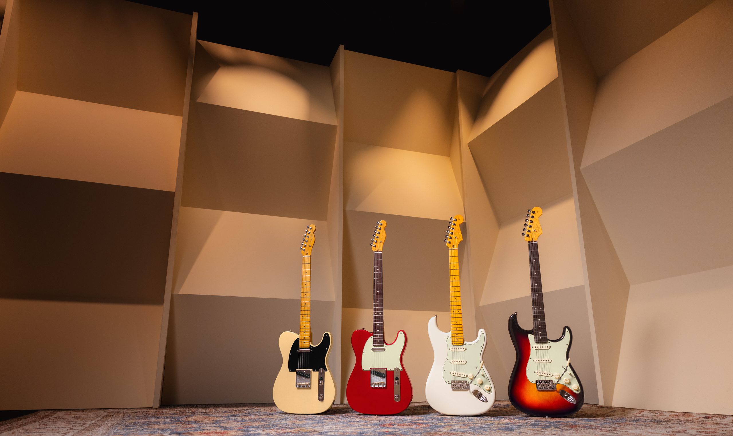 Fender presenta Silent System, un sistema passivo e senza batteria pensato per eliminare il classico hum dei single coil senza compromessi.