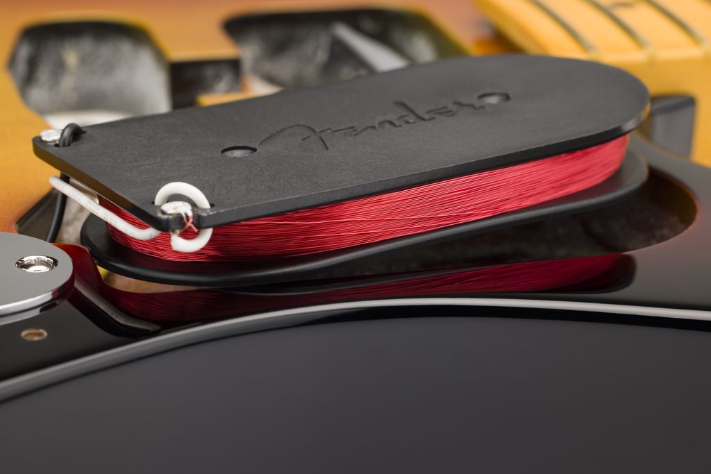 Fender presenta Silent System, un sistema passivo e senza batteria pensato per eliminare il classico hum dei single coil senza compromessi.