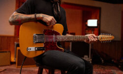 Troy Van Leeuwen firma una nuova Squier Telecaster 12 corde ispirata alla sua Fender Custom Shop Masterbuilt, con finitura Copper Age.