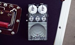 EarthQuaker Devices presenta al Guitar Summit 2026 il nuovo Stereo Easy Listening: amp simulator analogico e stereo.