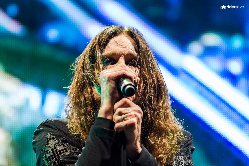 Sei medici avrebbero consigliato di annullare l'evento. Ozzy Osbourne volle fare quell'ultimo concerto a costo della vita.