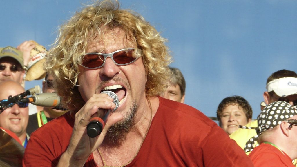 Un'esibizione degli AC/DC negli anni ’70 lasciò il segno su Sammy Hagar: il ricordo di Young, Scott e di non voler suonare dopo di loro.
