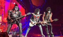 I KISS tornano con un documentario sull'End of the Road Tour. Backstage, problemi di salute e momenti inediti dal tour concluso nel 2023.