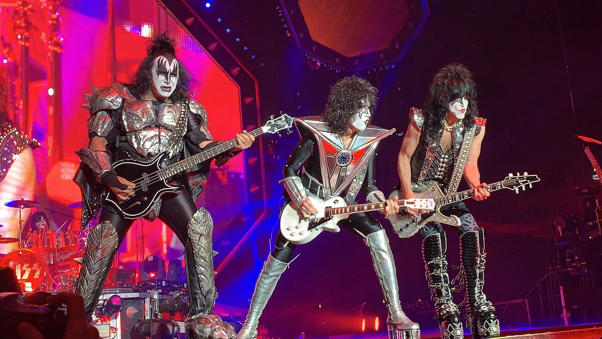 I KISS tornano con un documentario sull'End of the Road Tour. Backstage, problemi di salute e momenti inediti dal tour concluso nel 2023.