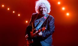 Steve Lukather raccontò nel 1988 come Allan Holdsworth ed Eddie Van Halen lo avessero portato a dubitare delle proprie capacità.