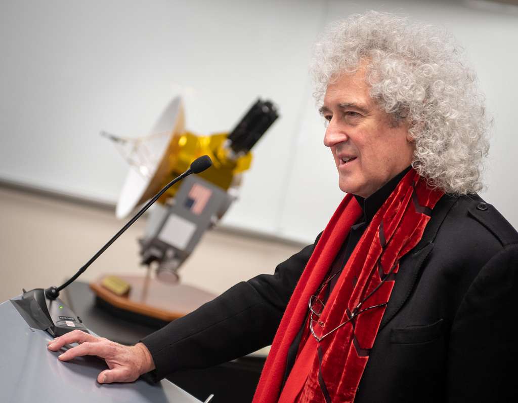 Queen, Brian May dice basta ai tour dopo circa 50 anni: famiglia, libertà personale e un episodio negli Stati Uniti dietro la decisione.